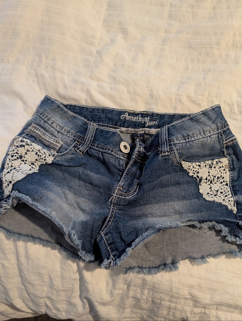 Amethyst Jeans Women’s Blue Denim Lace-Trim Shorts